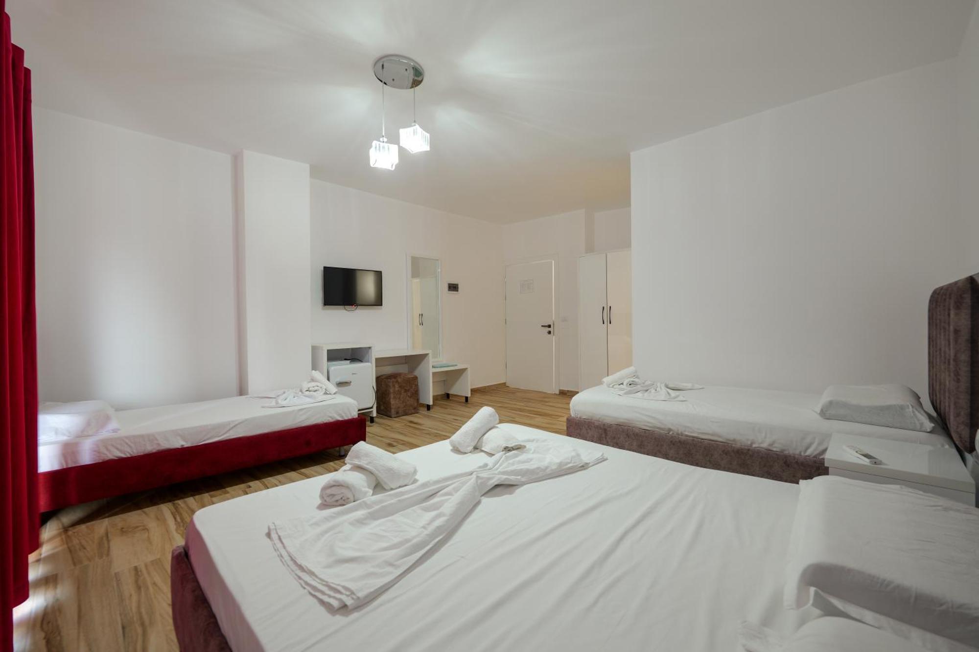 Hotel Take Борш Экстерьер фото