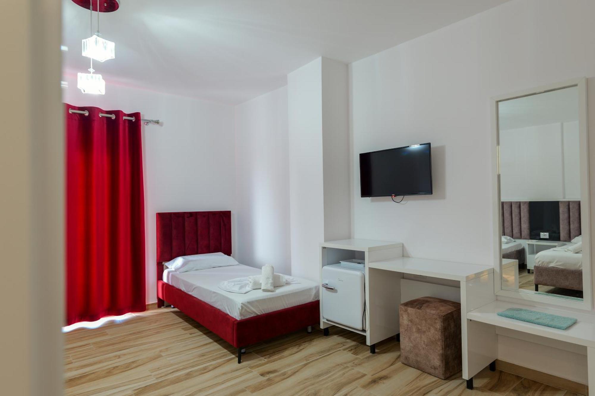 Hotel Take Борш Экстерьер фото