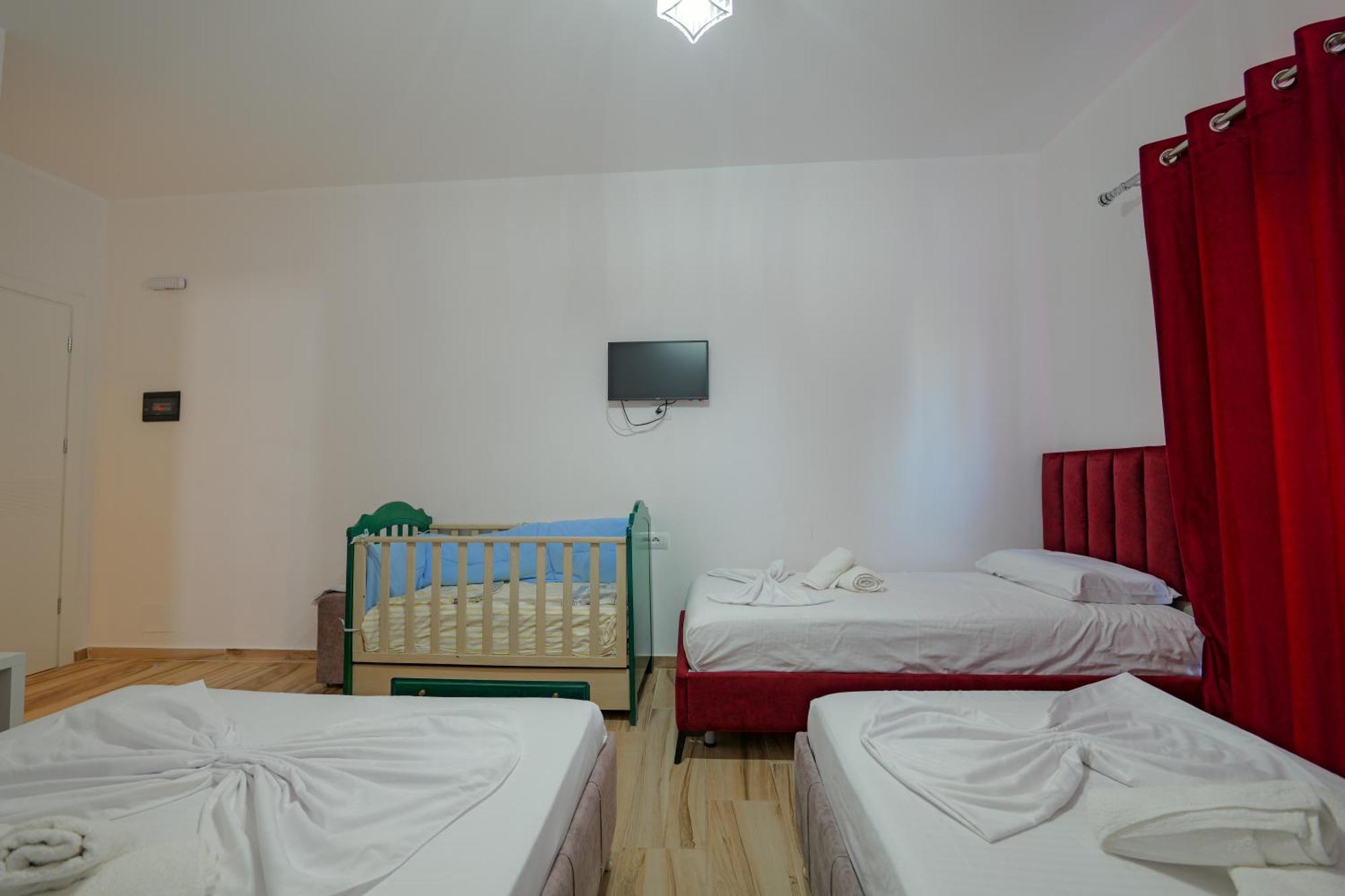 Hotel Take Борш Экстерьер фото