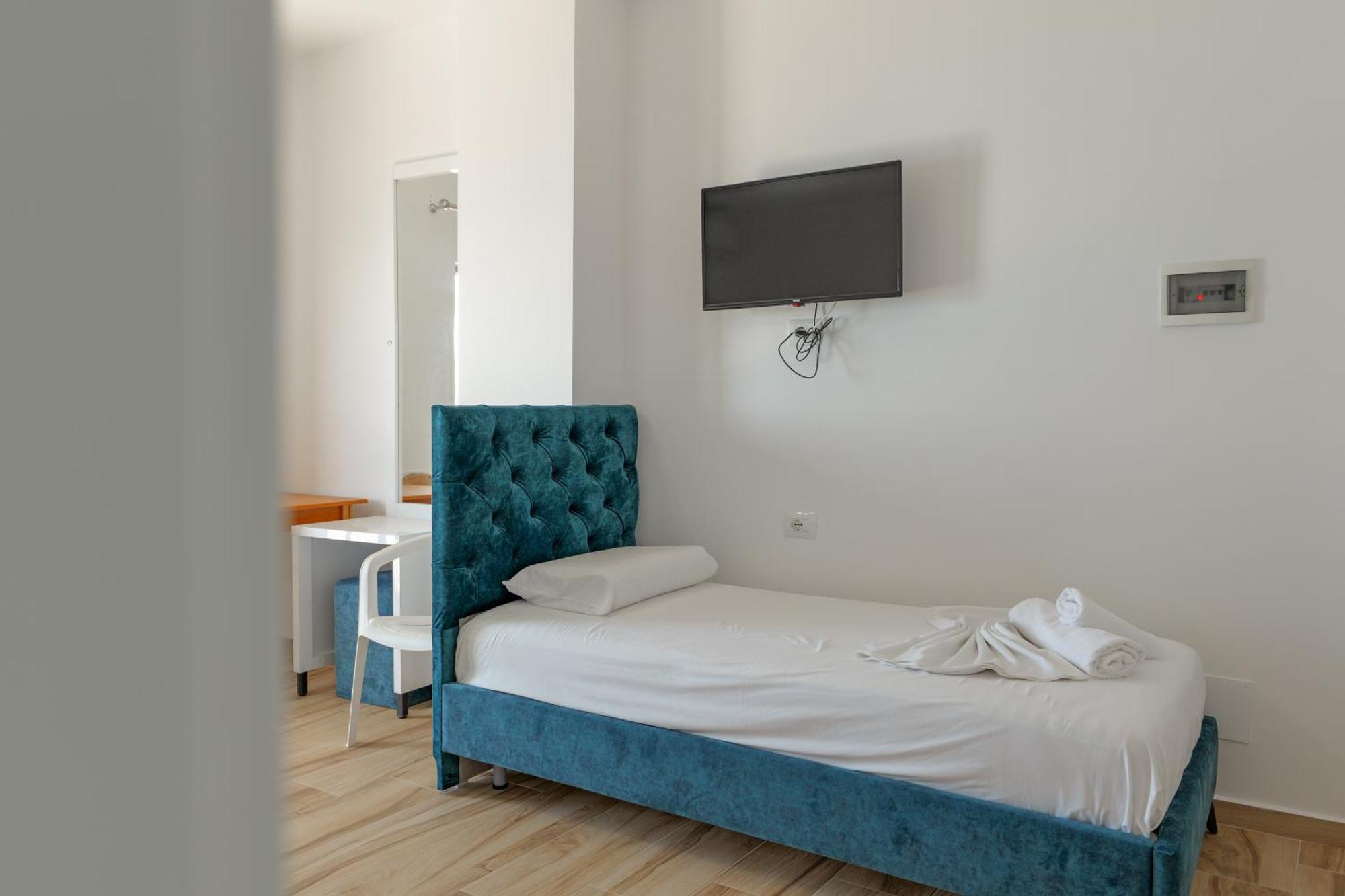 Hotel Take Борш Экстерьер фото