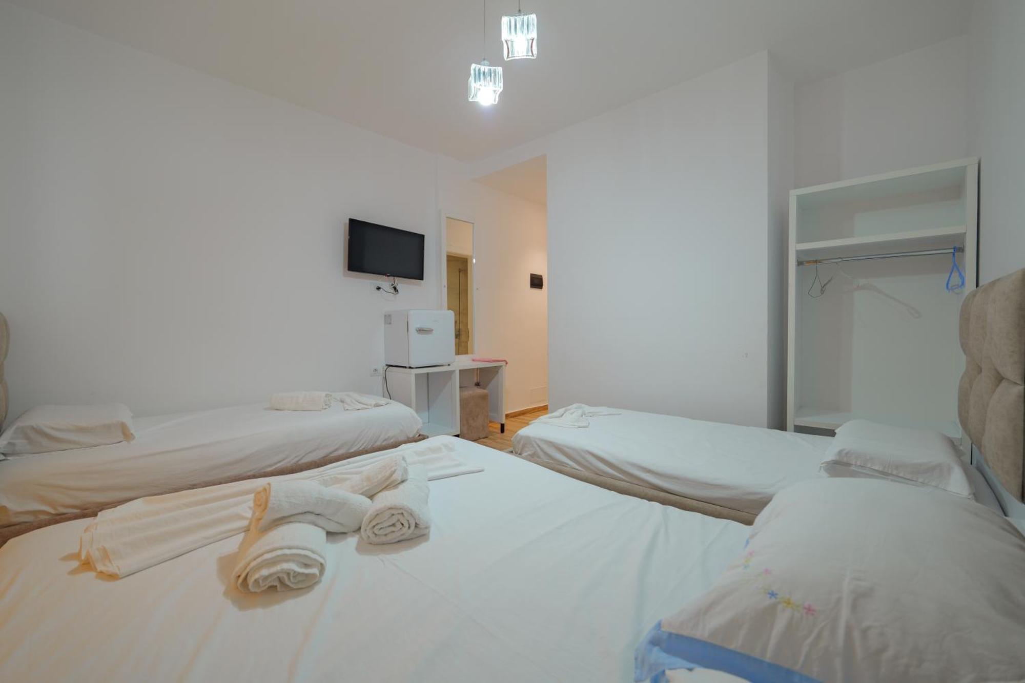 Hotel Take Борш Экстерьер фото
