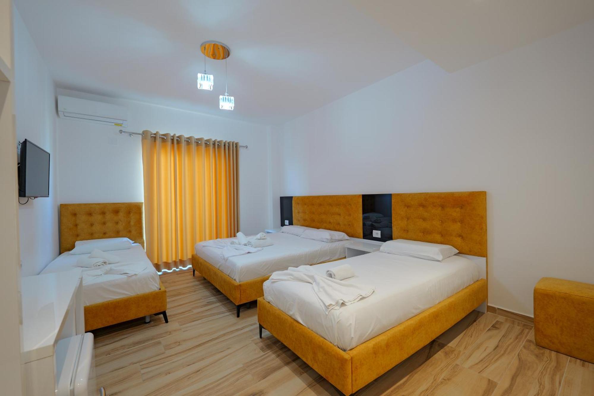 Hotel Take Борш Экстерьер фото