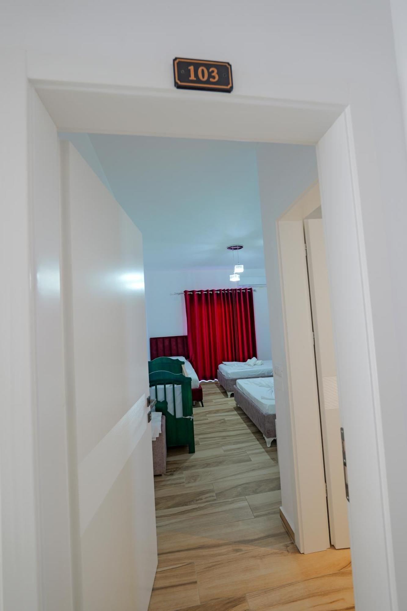 Hotel Take Борш Экстерьер фото