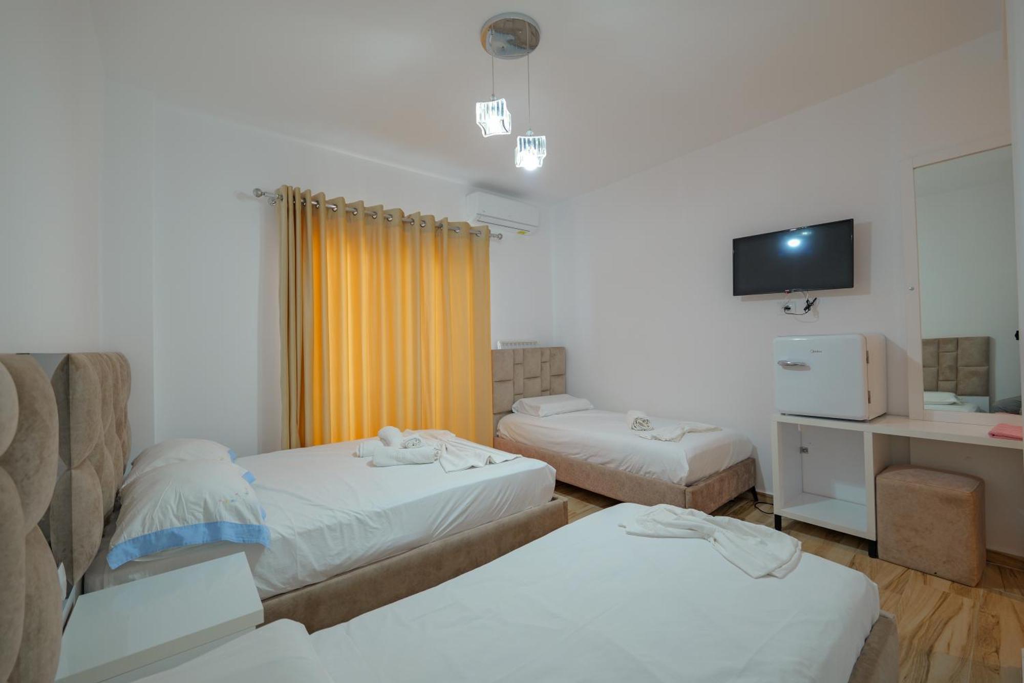 Hotel Take Борш Экстерьер фото